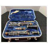 Jean Cartier clarinet with storage case, see pictures or details.