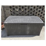 SUNCAST RESIN WICKER-STYLE OUTDOOR STORAGE DECK BOX WITH LID LIFT ASSIST CYLINDERS