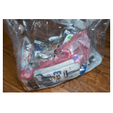 ASSORTED DISPOSABLE RAZORS IN CLEAR STORAGE BAG
