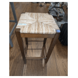 WOODEN BAR STOOL WITH WOVEN RUSH SEAT, MATCHES 8135