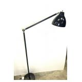 Adjustable head floor lamp, see pictures for details.