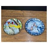 Numbered collector plates, two pieces, see pictures for details.