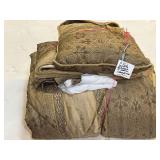 King size comforter set, includes comforter, bed skirt, pillow shams, and pillow. See pictures for details.