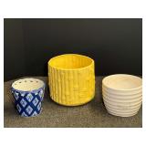 Ceramic planters, three pieces, see pictures for details.