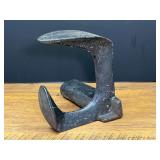 Garage… Dragon No 1 cast iron cobbler anvil, see pictures for details.