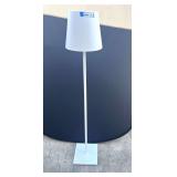 Garage… Cordless lamp, comes with charging base. Working condition unknown, see pictures for details.