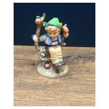 LR…Vintage "Apple Tree Boy" porcelain figurine (Model #142), created by Goebel as part of its highly collectible M.I. Hummel line. See pictures for details.
