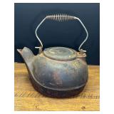 Garage… Vintage cast-iron kettle, see pictures for details.