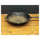Garage… Vintage cast-iron fry pan, see pictures for details.