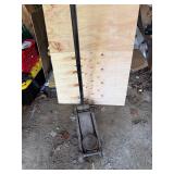 Hydraulic floor jack