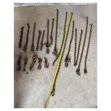 Group of log chain sections and hooks up to 60ï¿½
