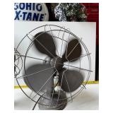 Robbins & Myers (R&M) Banner oscillating desk fan