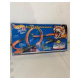 Hot Wheels Motorized Wildcat Super Starter Set