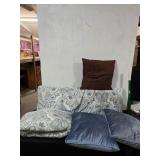 Quilt with Shams & Throw Pillows