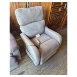 Motion Power Lift Recliner: Like New & Clean!