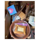 misc items, mugs x2, friendship sign