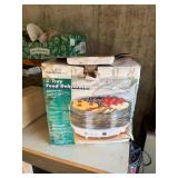 White westing house 5 tray food dehydrator
