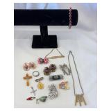 Jewelry assortment - Necklace  Pins . Earrings