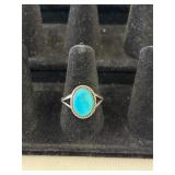 925 Sterling Silver Ring w/Turquoise Center Stone