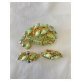 Vtg. Green Molded and Faceted Rhinestone Brooch