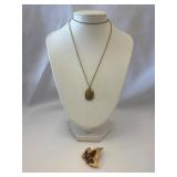 Etched Gold Tone Locket Pendant w/Chain .25'x.5'