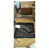 Pair of new avenger work boots size 8 mens