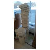 7 salvage drums with lids holds 5 gallons