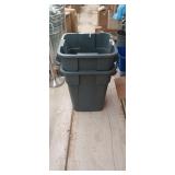 2 RUBBERMAID COMMERCIAL PRODUCTS Trash Can: Square