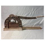 Antique cast-iron tobacco cutter 19'