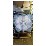 Quilt with scalloped edges 43' x 43'