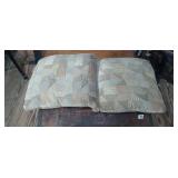 Pair of throw pillows 16' x 16'