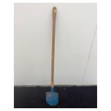 True temper Wood handle shovel