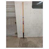 Truper tru pro pitchfork