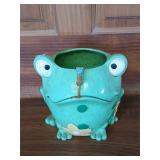 Ceramic frog planter, has been repaired 8'x9'