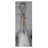 Aluminum scoop shovel