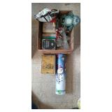 Assorted decor, glassware, magnetic Christmasdecor