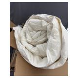 White bed comforter 90ï¿½ x 90ï¿½
