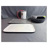 Enamel surgical irrigator made, enamel metal trays