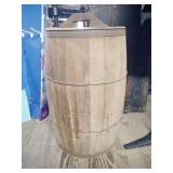 Wood barrel with lid 20' x 30'