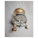 Vintage pflueger capitol 1988 fishing reel