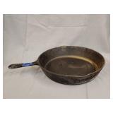 Vintage No. 8 cast iron skillet 10.5'