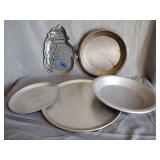 Ekco pie pan 9', snowman tray 10', metal pans