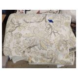B. Smith with Style comforter 106'x96'