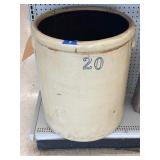 20 gal Stoneware Crock has large crack