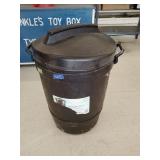 Rubbermaid bruiser 32 gallon trash can with lid