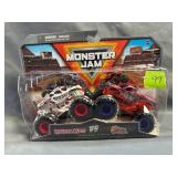 Monster Jam Monster Mutt VS Calavera