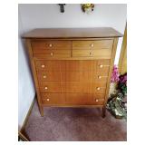 4 Drawer dresser 38' x 18.5' x 44'