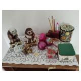 Maracas, tins, assorted decor