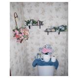 Assorted bathroom decor