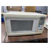 Emerson Microwave Oven Model: MW8985W